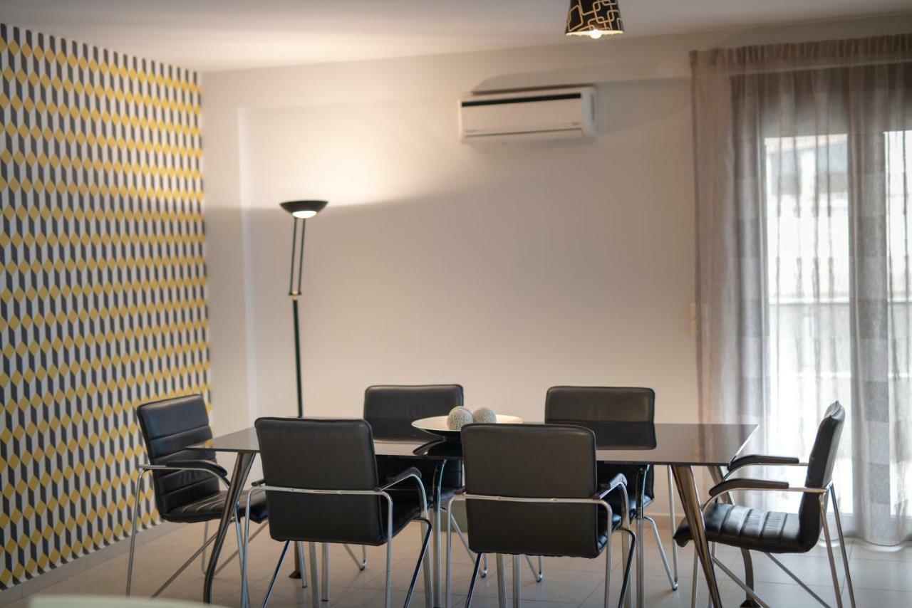 Spacious Fully Equipped 3Bd 2Bath Apt In The Heart Of City With Balconies Ac And Fast Wifi #2 Heraklion  Bagian luar foto